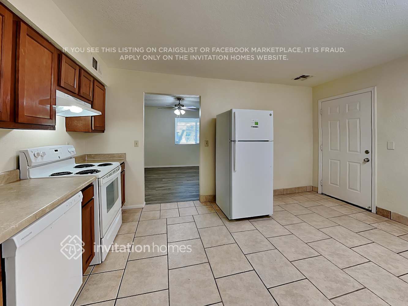 Building Photo - 208 N 100th Pl