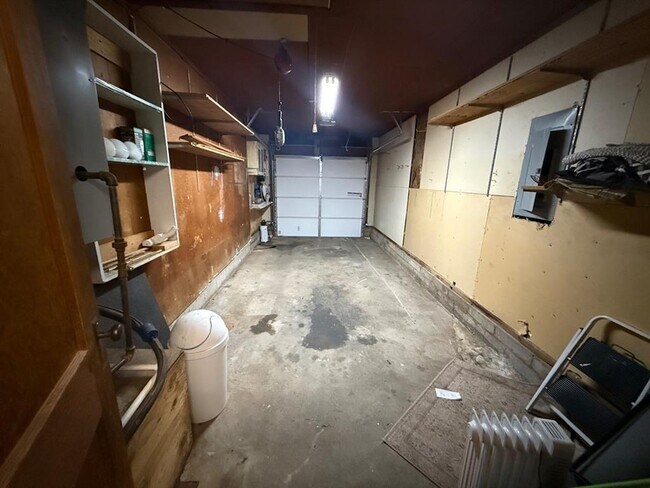 Building Photo - 1940 Ives Way Ln