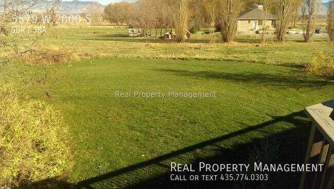 Building Photo - Beautiful 5 Bedroom Home in Mendon! 5 Acre...