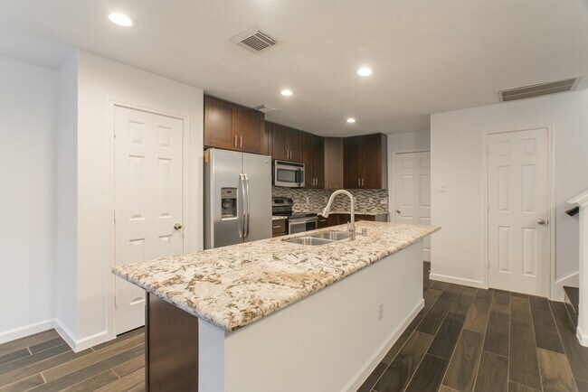 Building Photo - 226 Blushwood Pl
