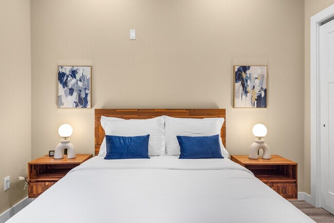 Building Photo - 917A 17th Ave