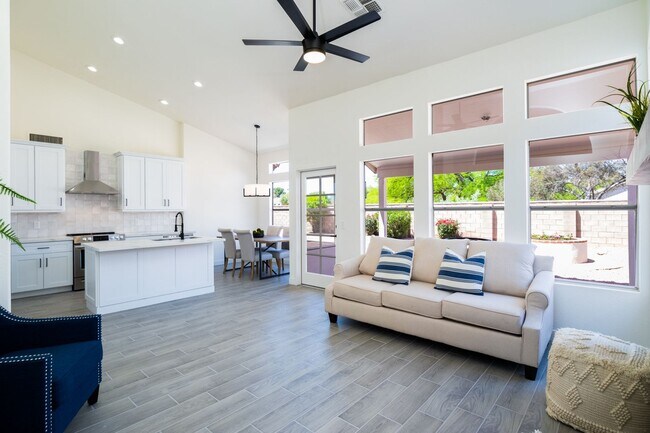 Building Photo - Beautiful updated 4 bedroom plus, 2 bath home in Chandler