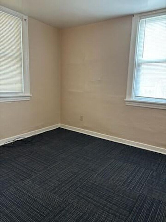 Building Photo - 5833 Curry Rd