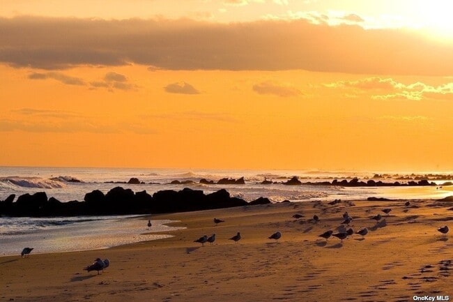 Building Photo - 637 W Penn St