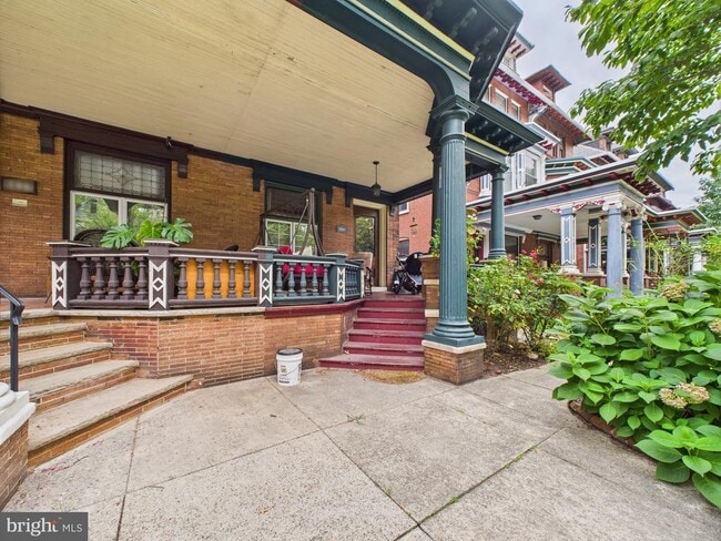 Building Photo - 4635 Spruce St