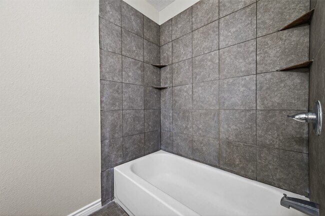 Building Photo - 210 N Shirley Ln