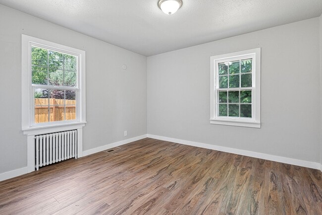 Building Photo - Spacious 4-Bedroom Home in South Capitol O...