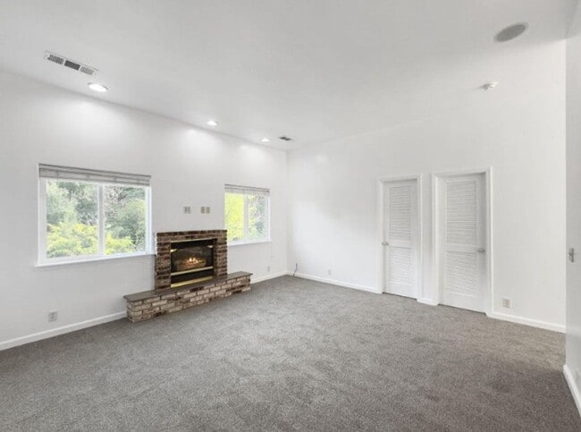 Building Photo - Spacious 4-Bedroom Home with Stunning Hill...