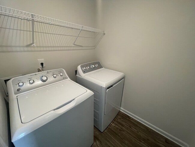 Building Photo - 4 Bedroom 2 1/2 Bath