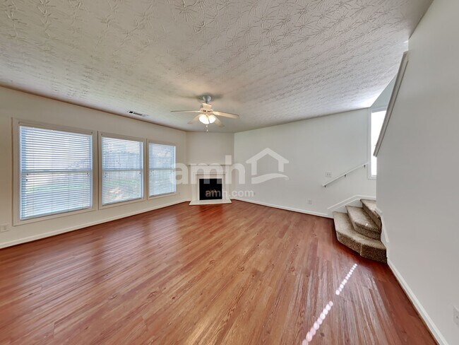 Building Photo - 127 Oleander Way