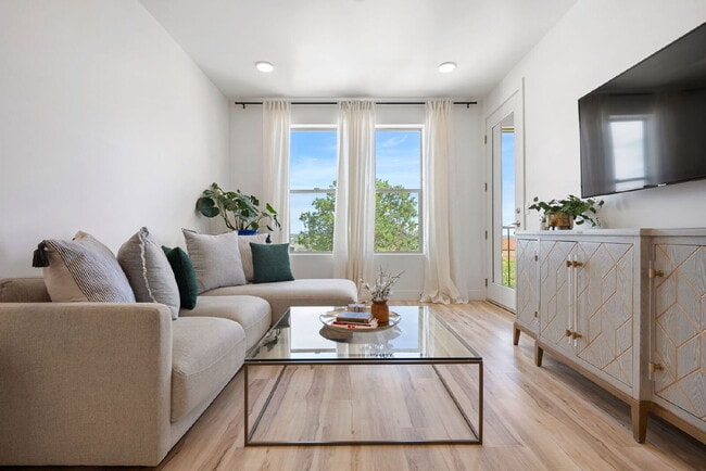 Building Photo - Top-Floor Denver Condo Offering Privacy, Views & Upgraded Appliances