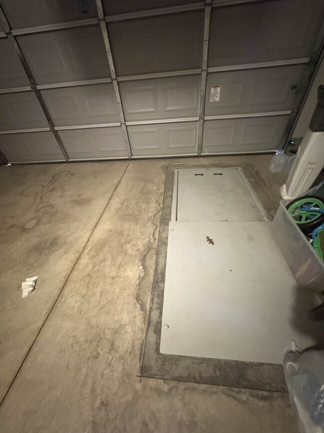 Building Photo - 9009 Yassir Blvd