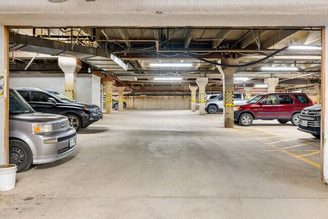 Building Photo - 600 South Park Avenue