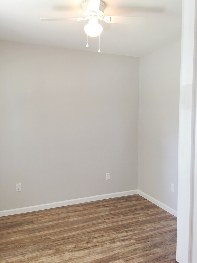 Building Photo - For Rent...2927 Warren Ave, Granite City