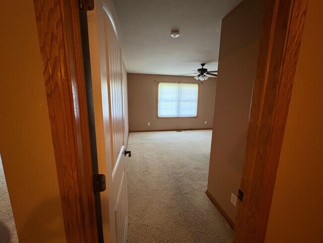 Building Photo - 2-bedroom, 2-bath Duplex in Champaign, IL