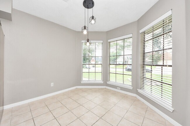 Building Photo - 15739 Oak Mountain Dr
