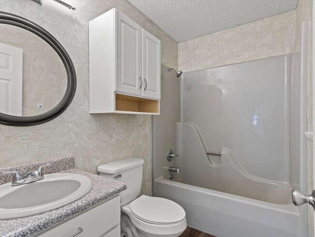 Building Photo - Large lot and close to town.