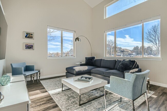 Building Photo - Lovely 3 BDR/3BA Home - 20 Minutes to Denver