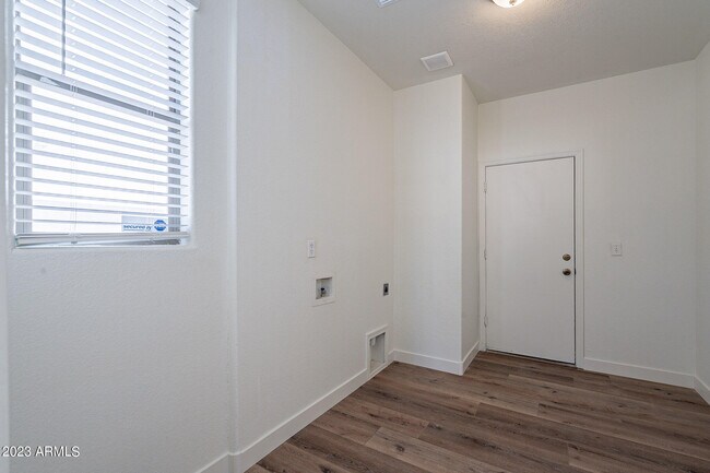 Building Photo - 4244 E Gleneagle Dr
