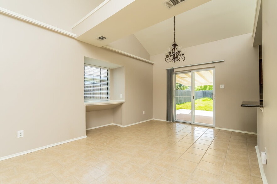 Building Photo - 602 Laurel St