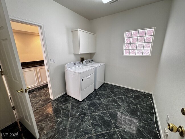 Building Photo - 11000 McKendrec Ct