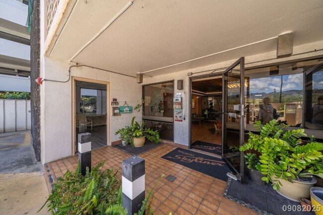 Building Photo - $2,500/mo / 2BR / 1BA • 755 SF • 1 Assigne...