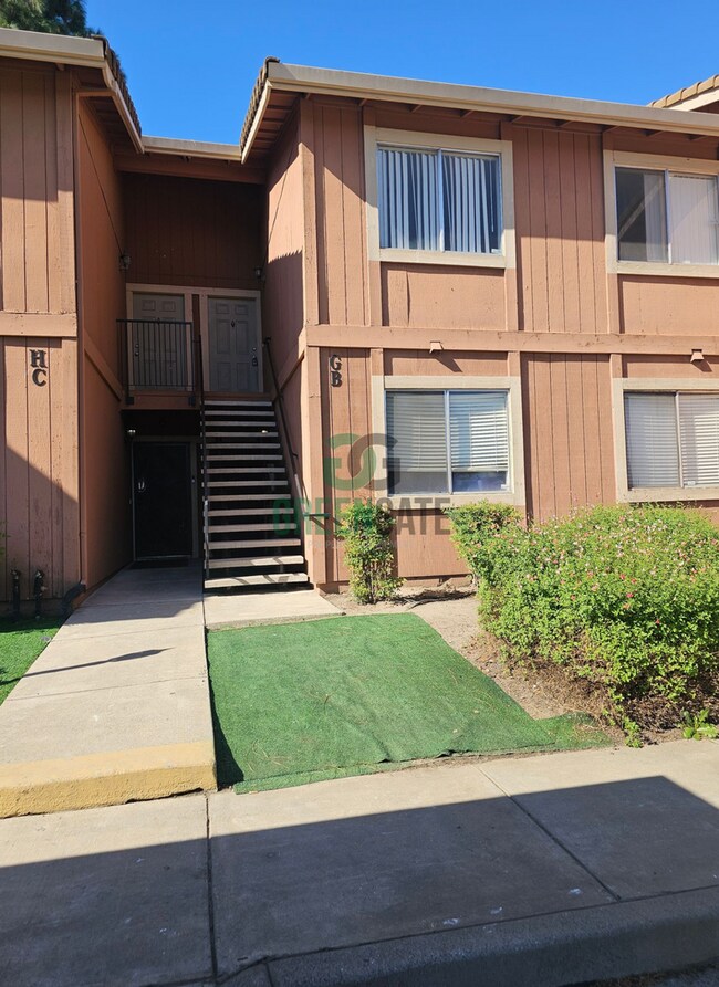 Building Photo - 495 Cherry Ln