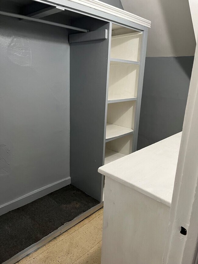 Building Photo - 610 Turtle St