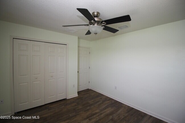 Building Photo - 824 Musgrass Cir