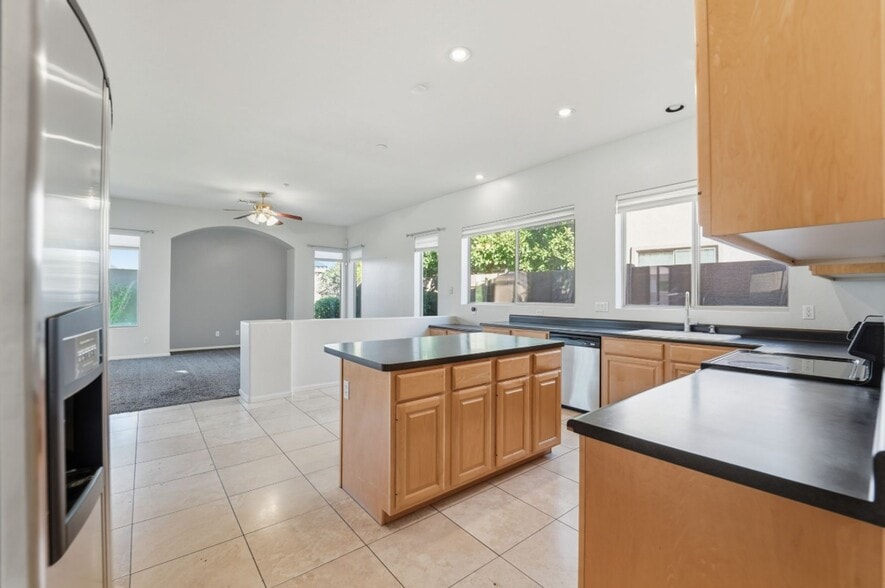 Building Photo - 7180 W Trails Dr