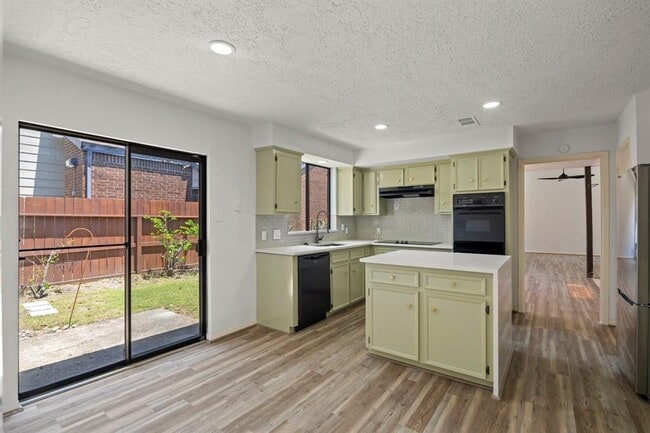 Building Photo - 11115 Kitty Brook Dr
