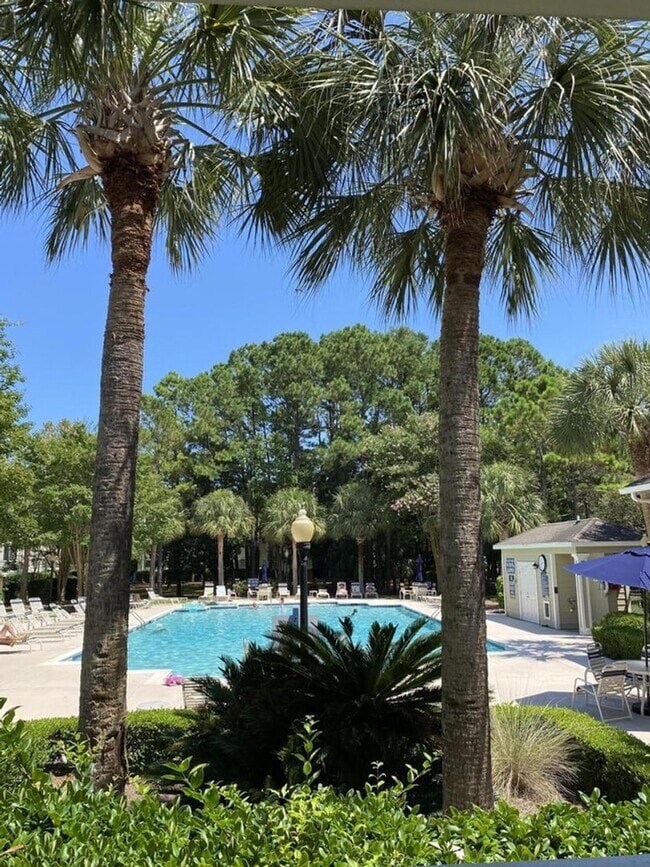 Building Photo - Beautiful Condo in Mount Pleasant!