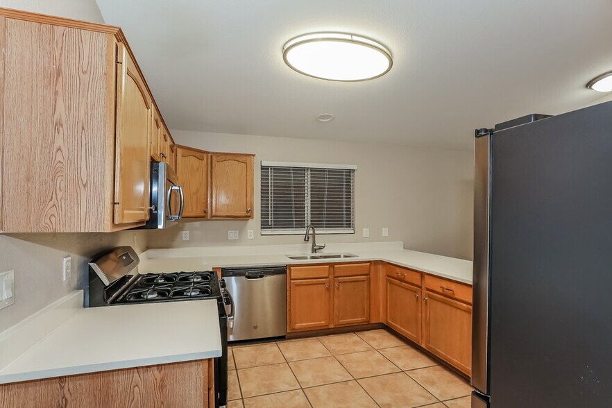 Building Photo - 118 W Tumbleweed Ct