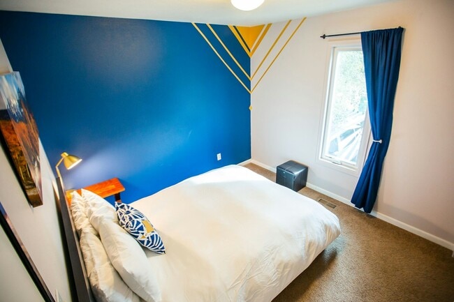 Building Photo - 706 E Stuart St