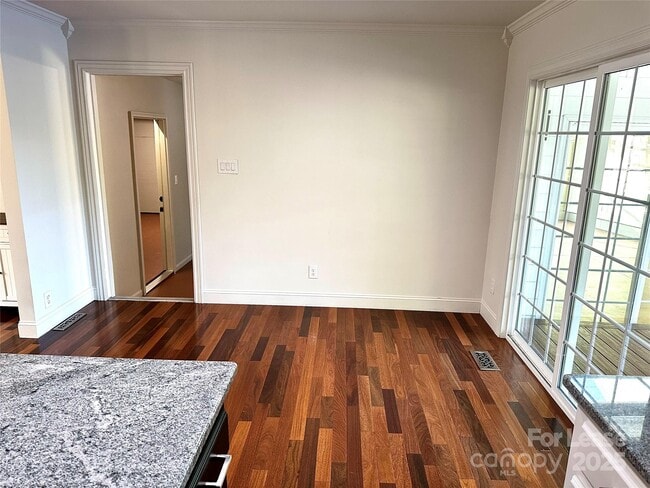 Building Photo - 2054 Hickory Hills Dr