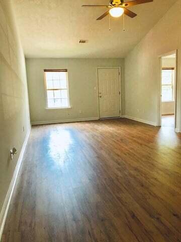 Building Photo - 302 Beech Ln