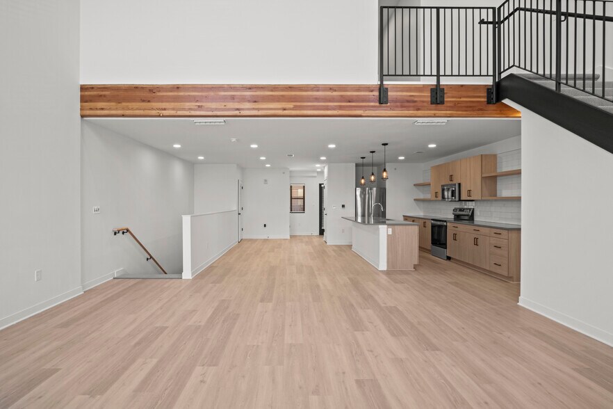 Building Photo - 3009 N Oak Trafficway