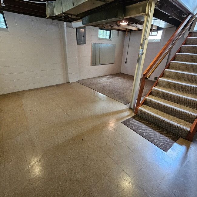 Building Photo - This charming 3-bedroom, 1.5-bathroom hous...