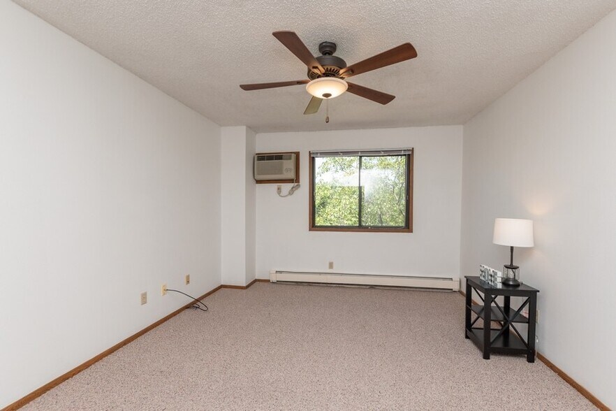 Building Photo - 318 Finkbine Ln