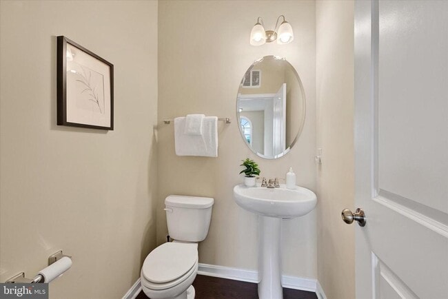 Building Photo - 2557 Campus Way N