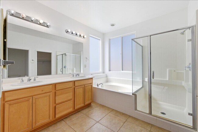 Building Photo - 4 Bed / 2.5 Bath Home at Talavera!