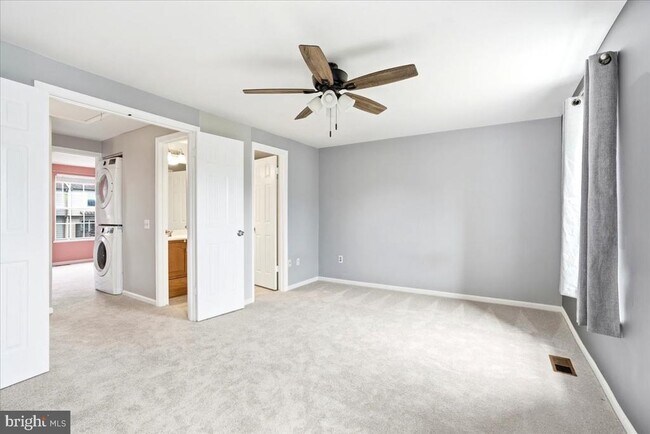 Building Photo - 5735 Sunset View Ln