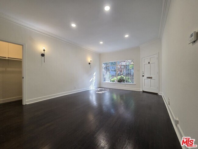 Primary Photo - 107 N Sweetzer Ave