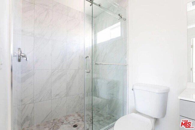 Building Photo - 6817 Bertrand Ave