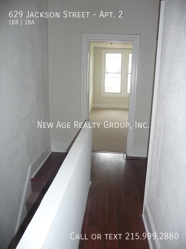 Building Photo - Newly renovated one bedroom Apartment in S...