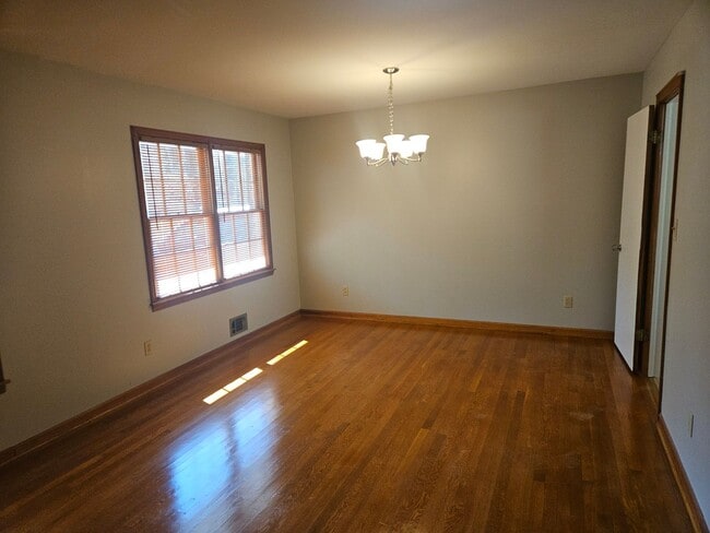 Building Photo - Renovated Classic - Upscale Brick Ranch on Basement