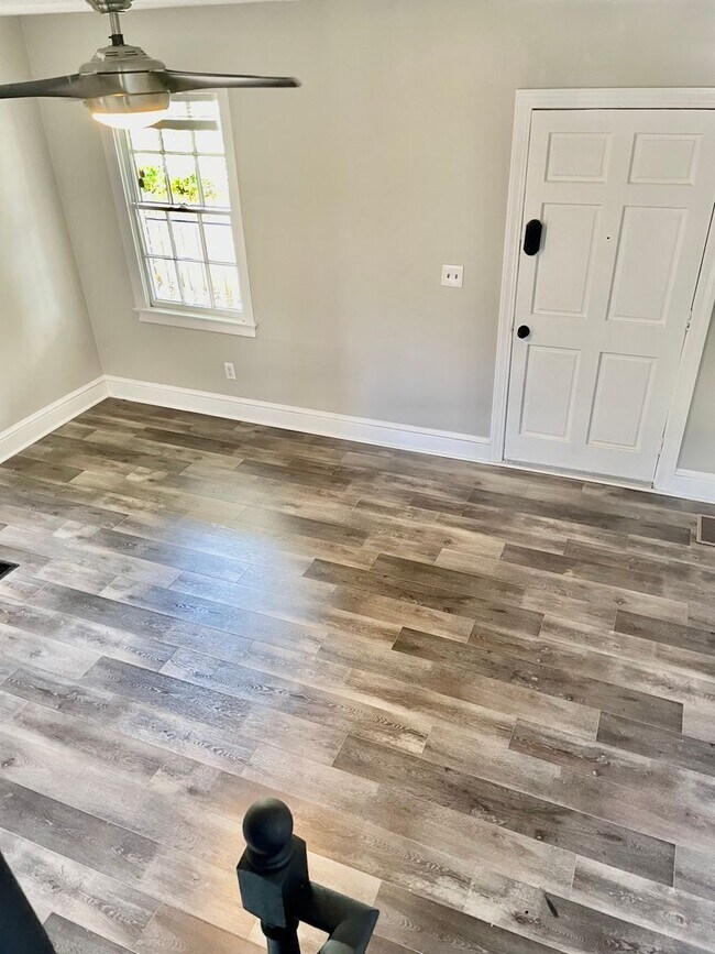 Building Photo - 49 Radcliffe St