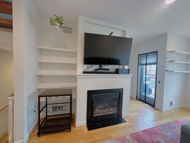 Building Photo - 3817 S Angeline St
