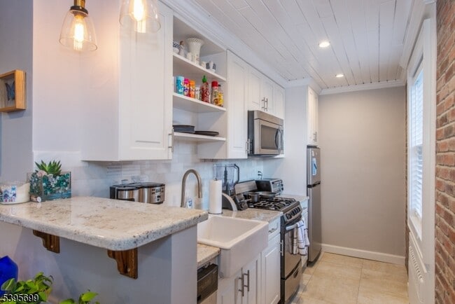 Building Photo - 378 Claremont Ave