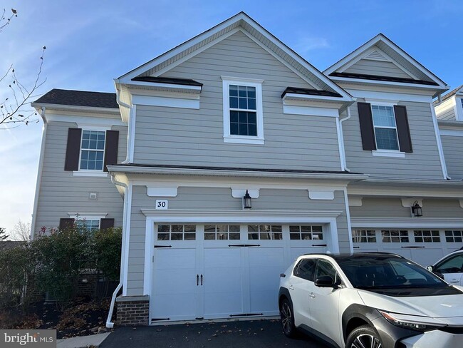 Building Photo - 30 Hamilton Dr